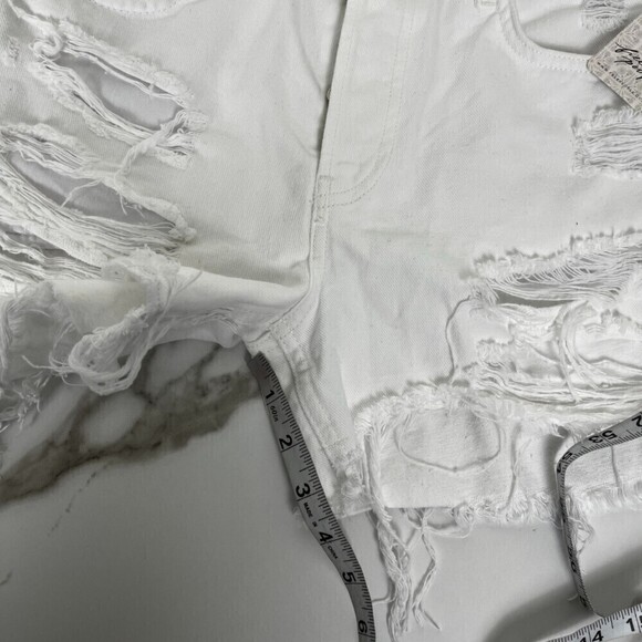 Free People Size 24 Maggie Button Fly Mid-Rise White Distressed Denim NEW Shorts - Picture 9 of 14